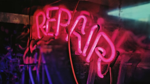 repair scritto con luce al neon